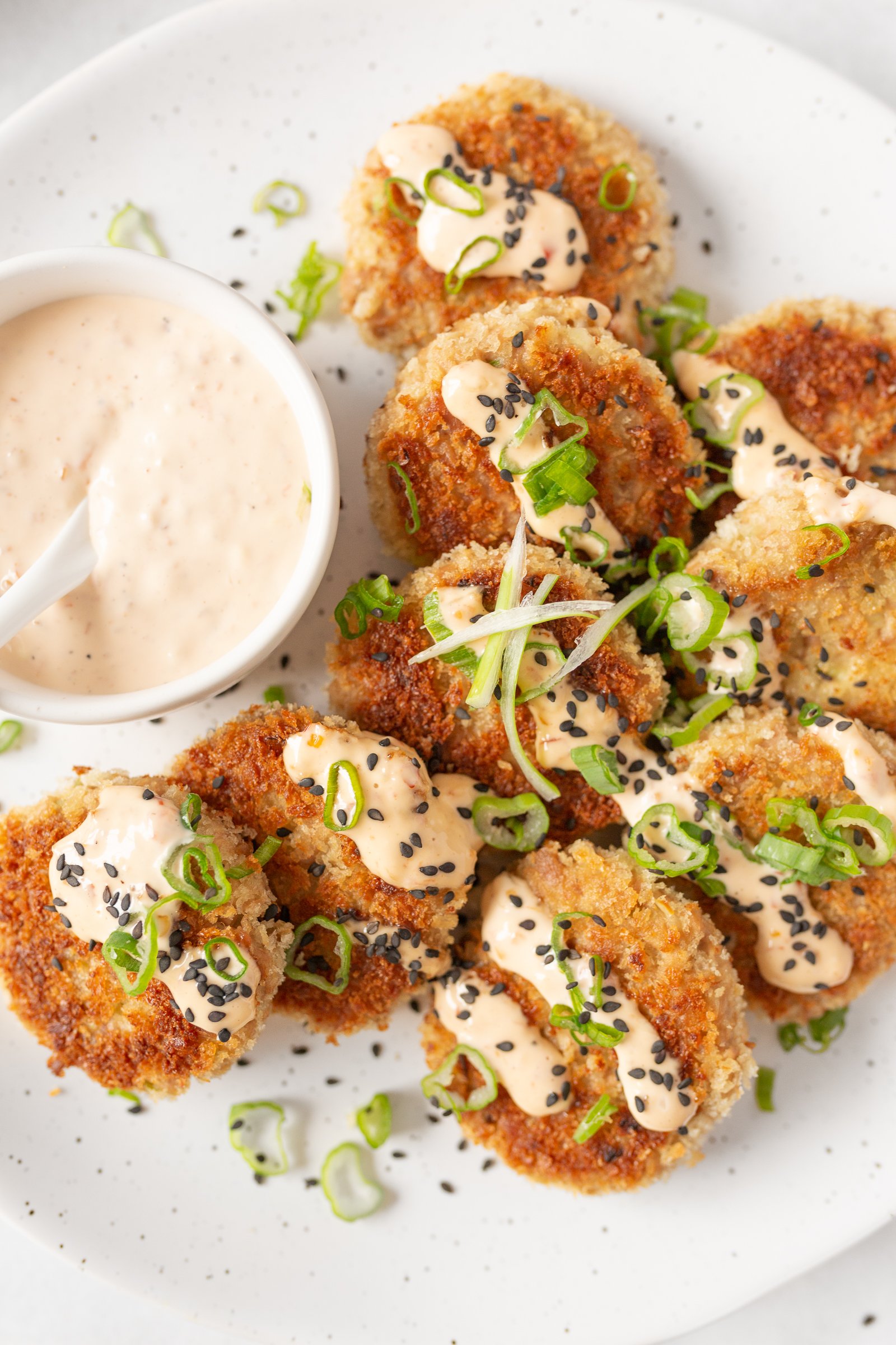 Asian-style Tuna Cakes with Spicy Mayo (top down, close-up)