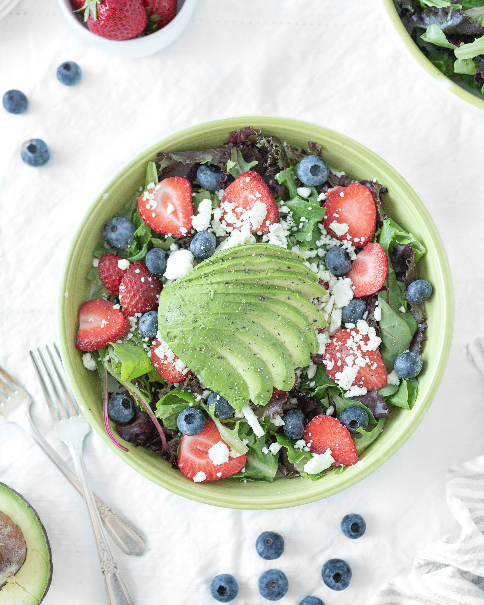 Green Salad with Berries and Avocado (top down)